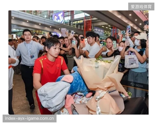世界冠军亲自拍照粉丝：一场令人感动的全民狂欢